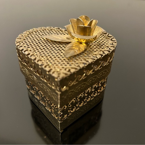 Metal Rose Heart Trinket Box - Picture 4 of 14